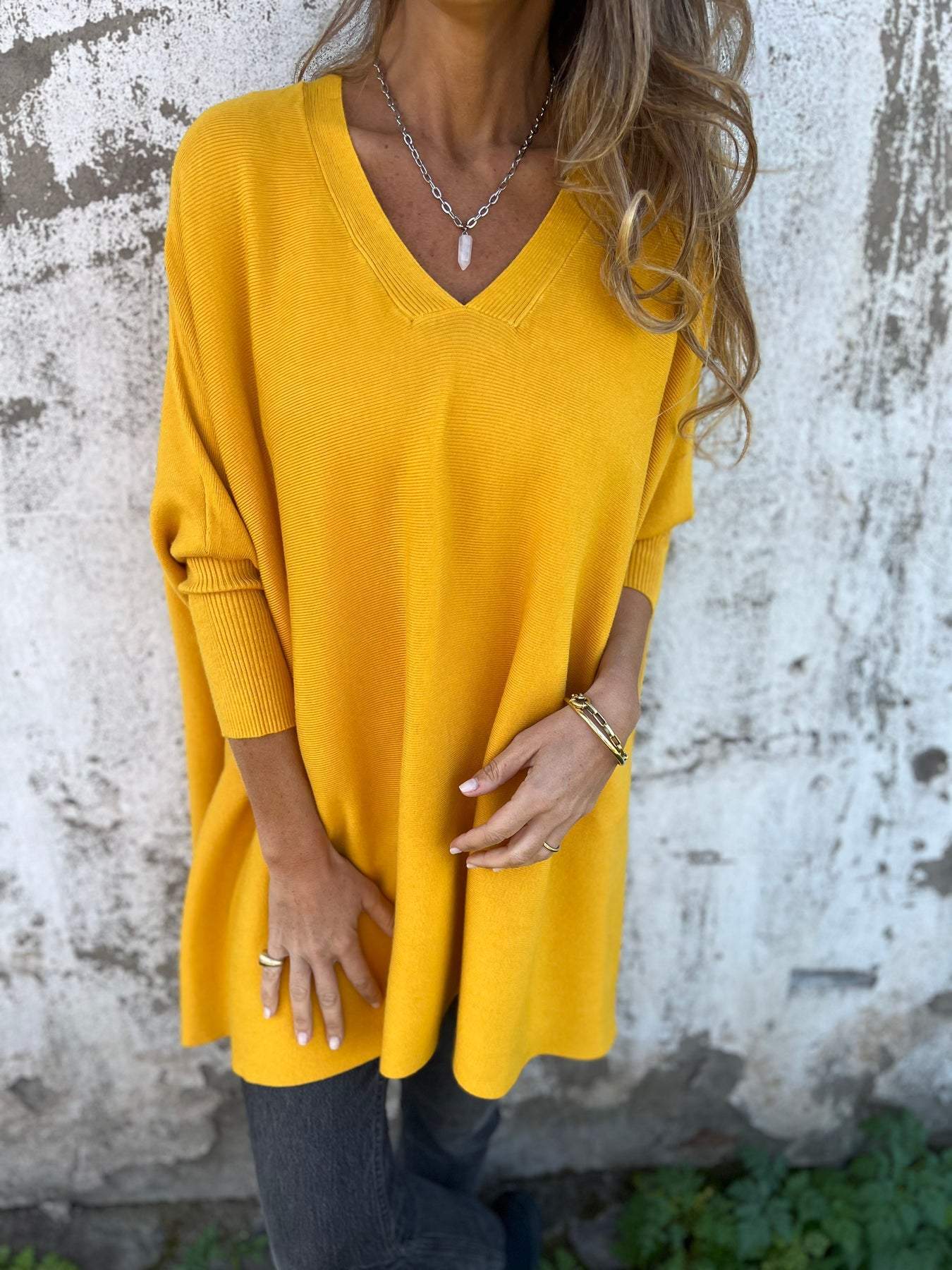 Taliah™ – Elegant cashmere V-neck sweater