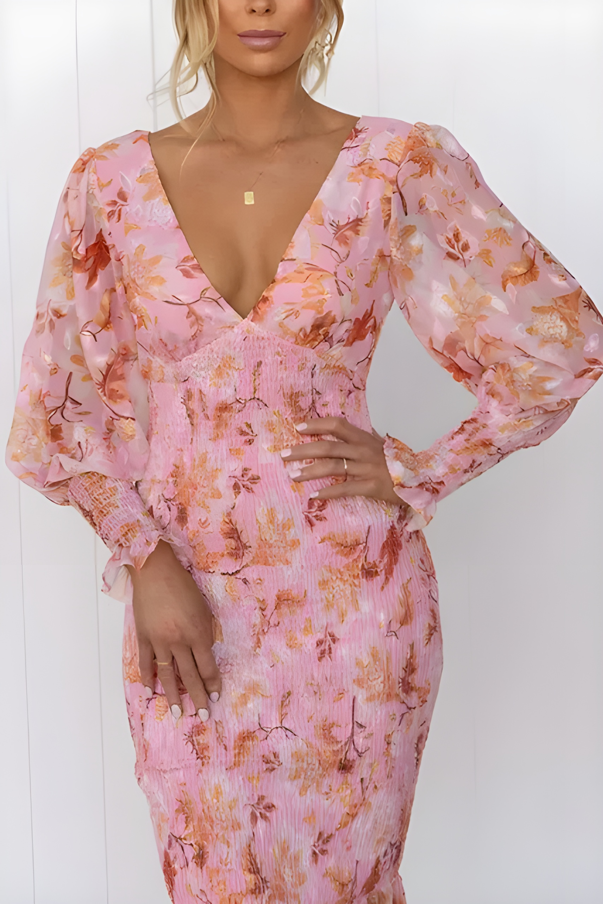 Sunniva - Elegant Dress - Timeless Design - Perfect for Events