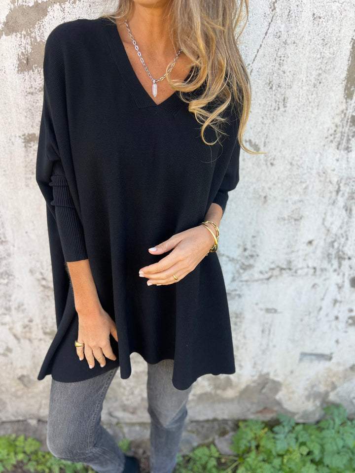 Taliah™ – Elegant cashmere V-neck sweater