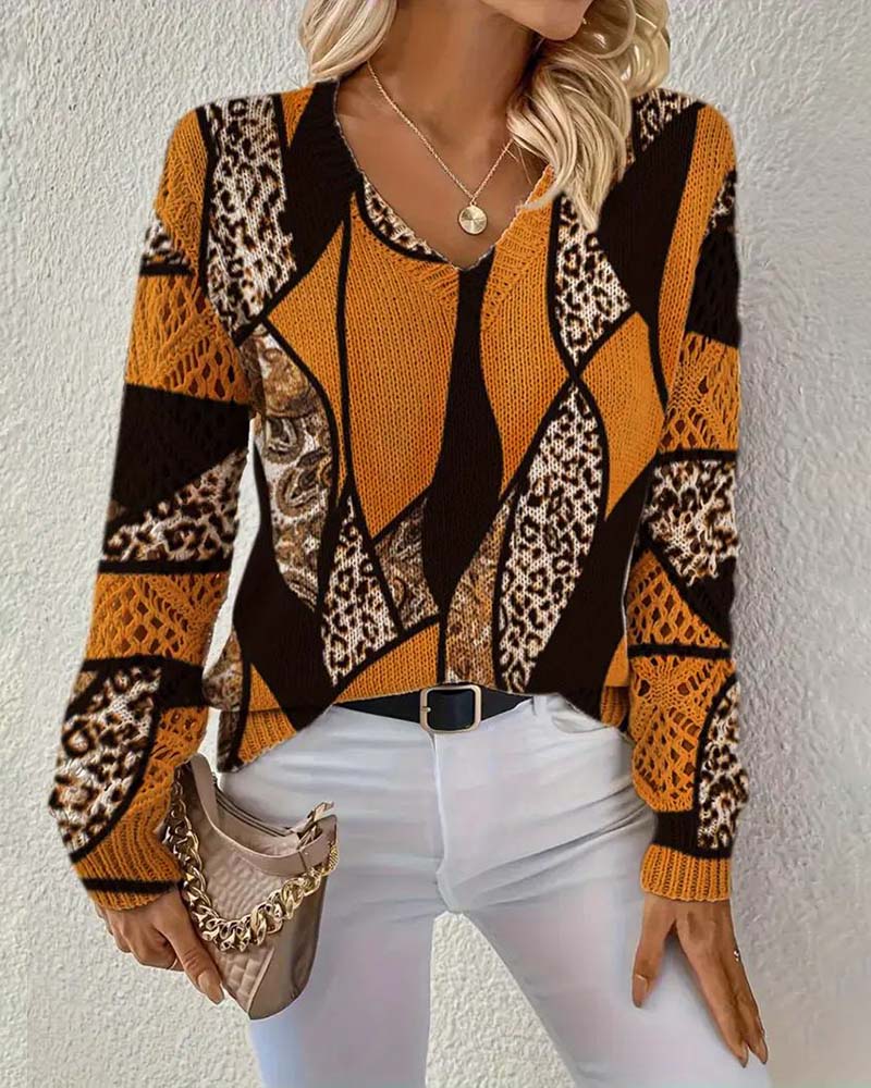 Gwenavine - Leopard Print V-Neck Sweater with Cutouts