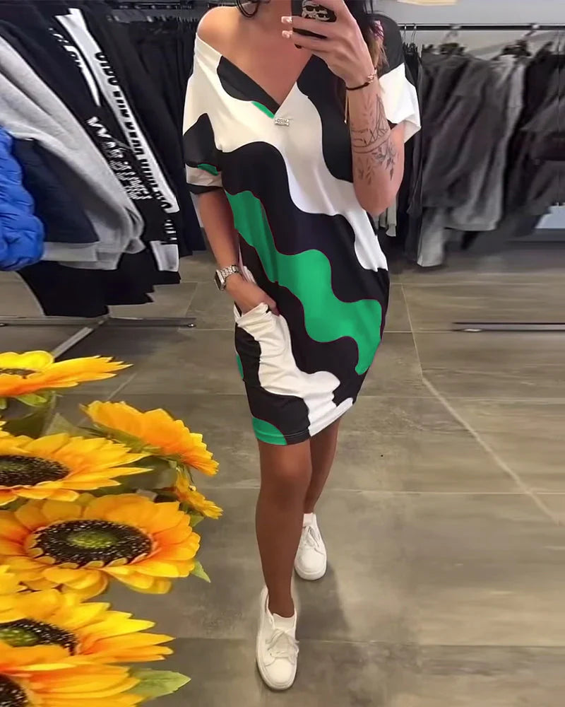 Quelindra™ - Wave Print Dress with Elegant Neckline