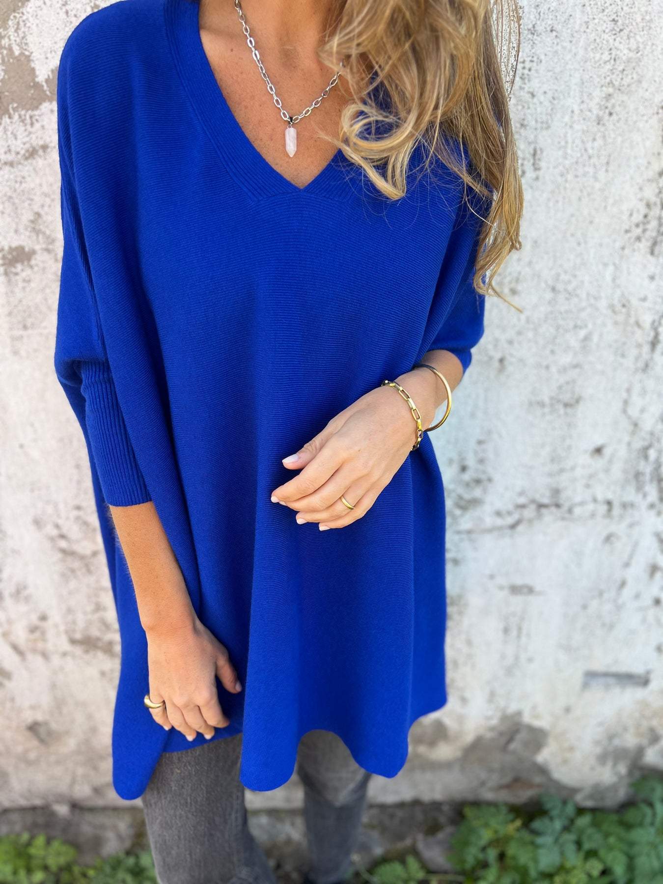 Taliah™ – Elegant cashmere V-neck sweater