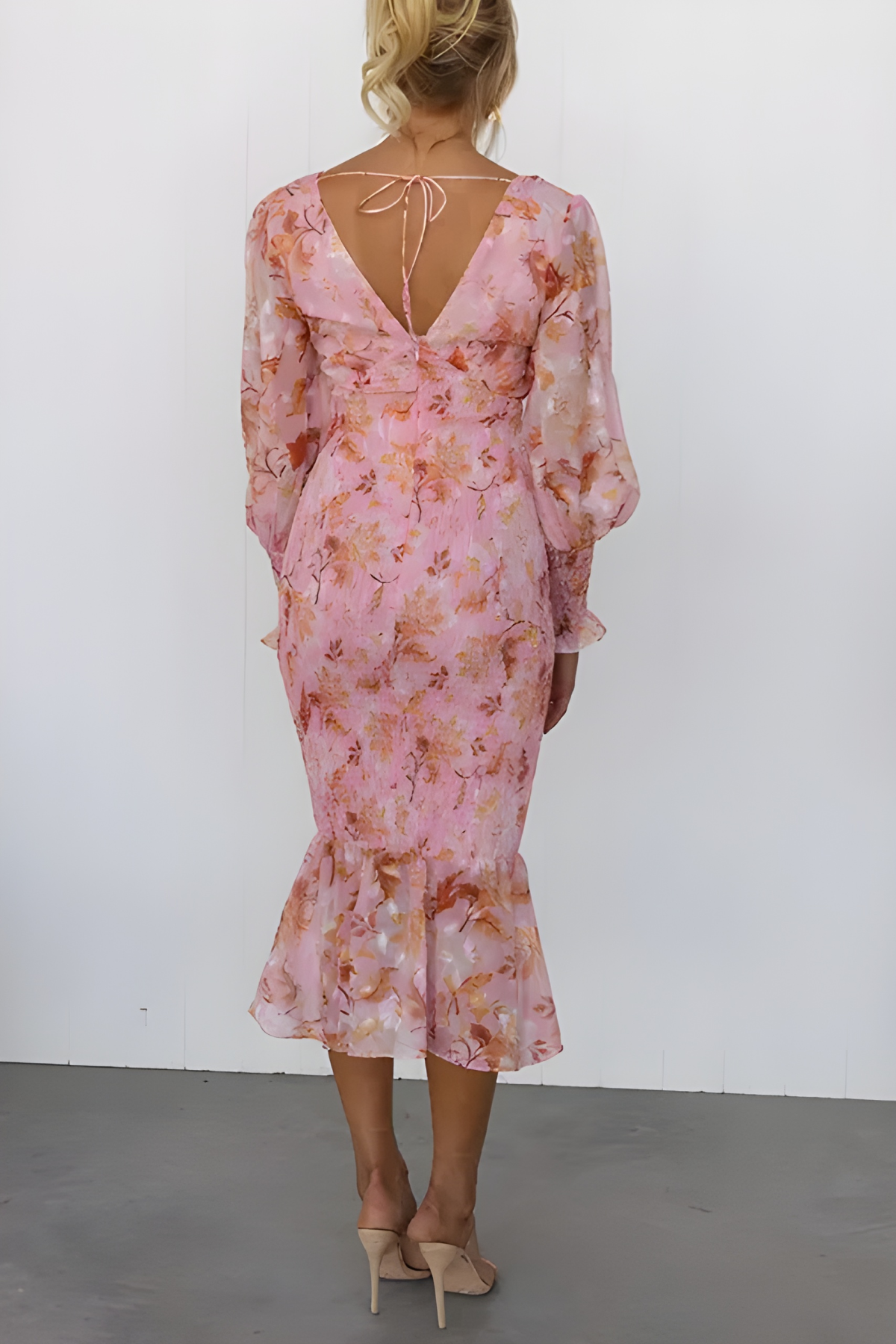 Sunniva - Elegant Dress - Timeless Design - Perfect for Events