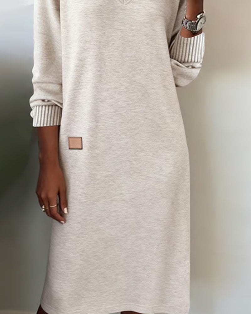 Evelisse - Elegant V-Neck Midi Knitted Dress