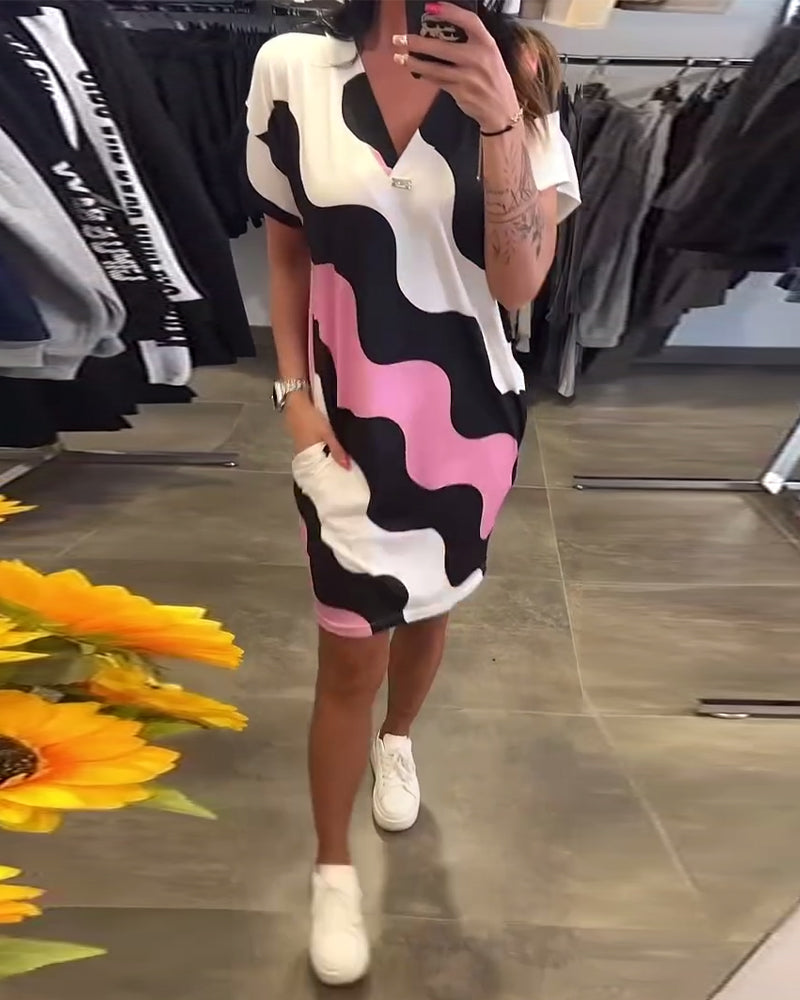Quelindra™ - Wave Print Dress with Elegant Neckline