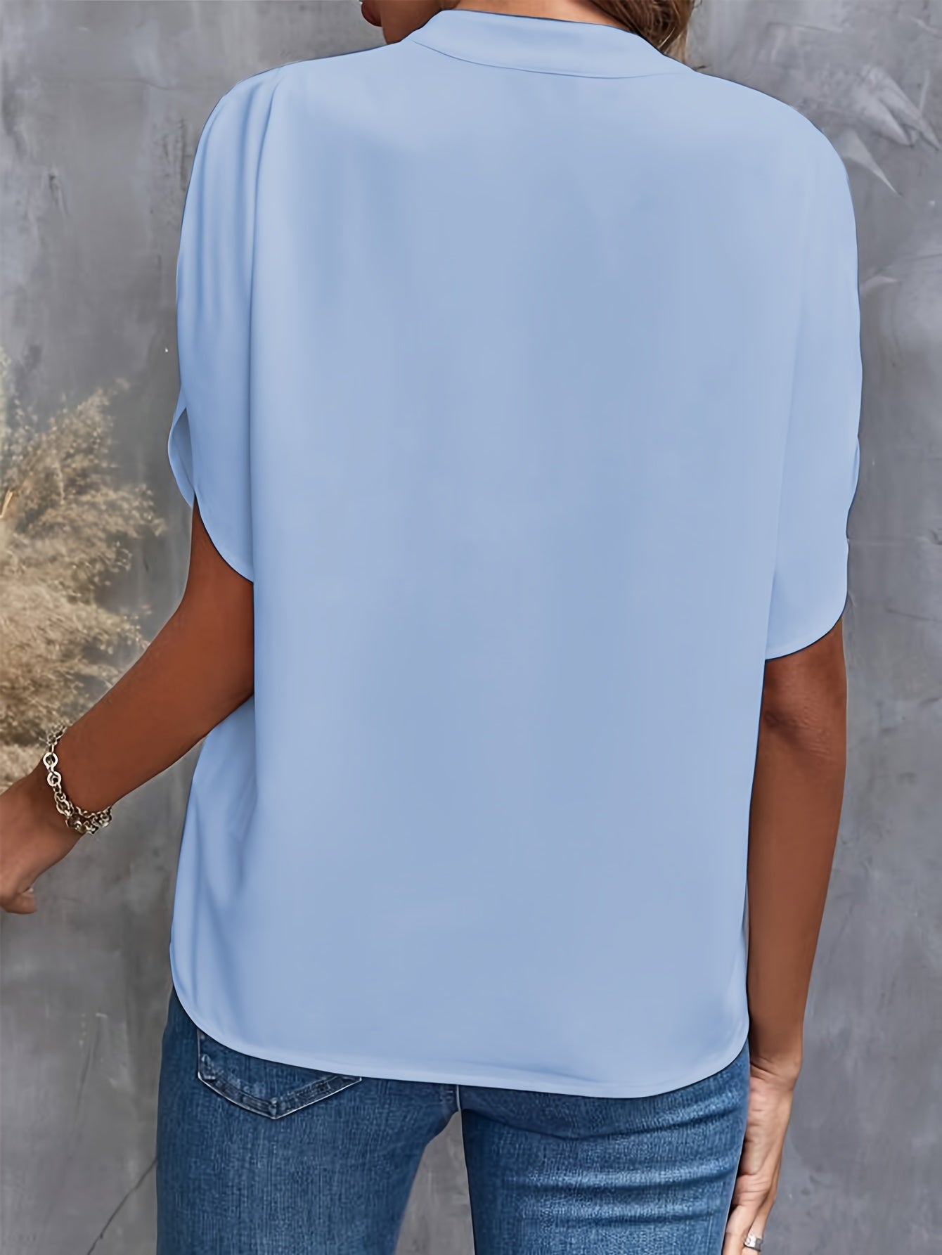 Kiana™ - Unicolor Blouse with V-Neck