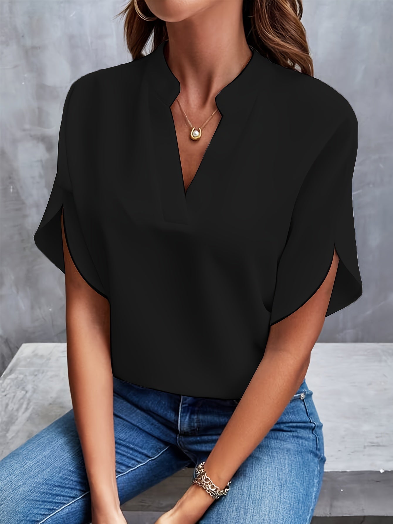 Kiana™ - Unicolor Blouse with V-Neck
