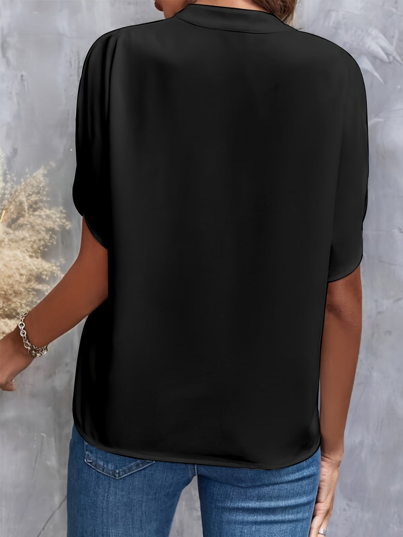 Kiana™ - Unicolor Blouse with V-Neck