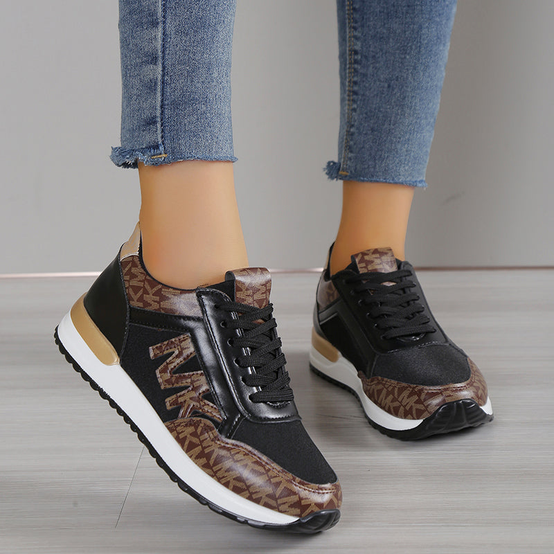 Audrey Luce - Bróga Sneakers na mBan Galánta agus Chompord don Lá Laethúil