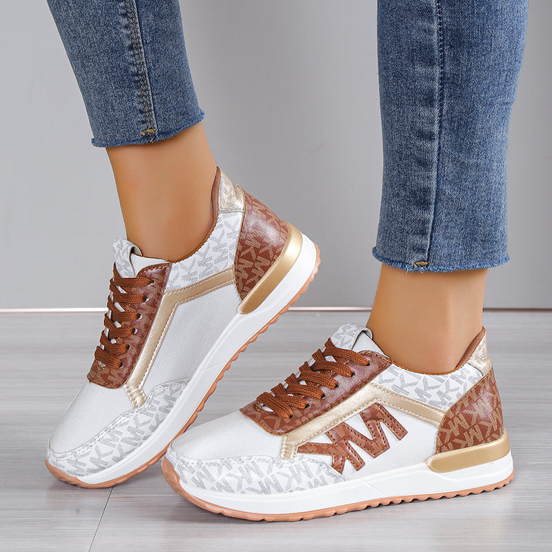 Audrey Luce - Bróga Sneakers na mBan Galánta agus Chompord don Lá Laethúil