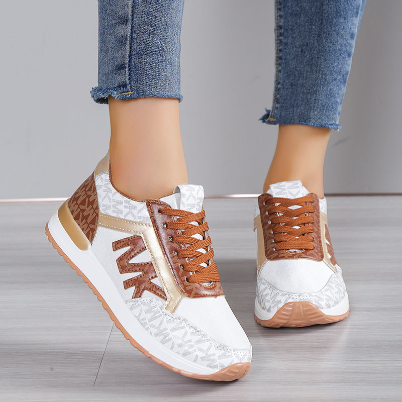 Audrey Luce - Bróga Sneakers na mBan Galánta agus Chompord don Lá Laethúil