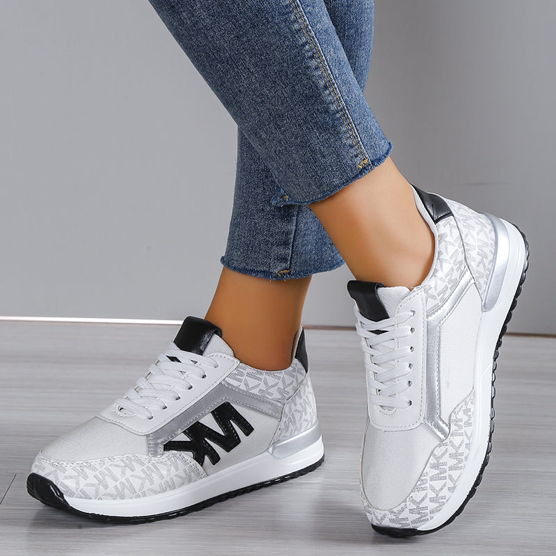 Audrey Luce - Bróga Sneakers na mBan Galánta agus Chompord don Lá Laethúil