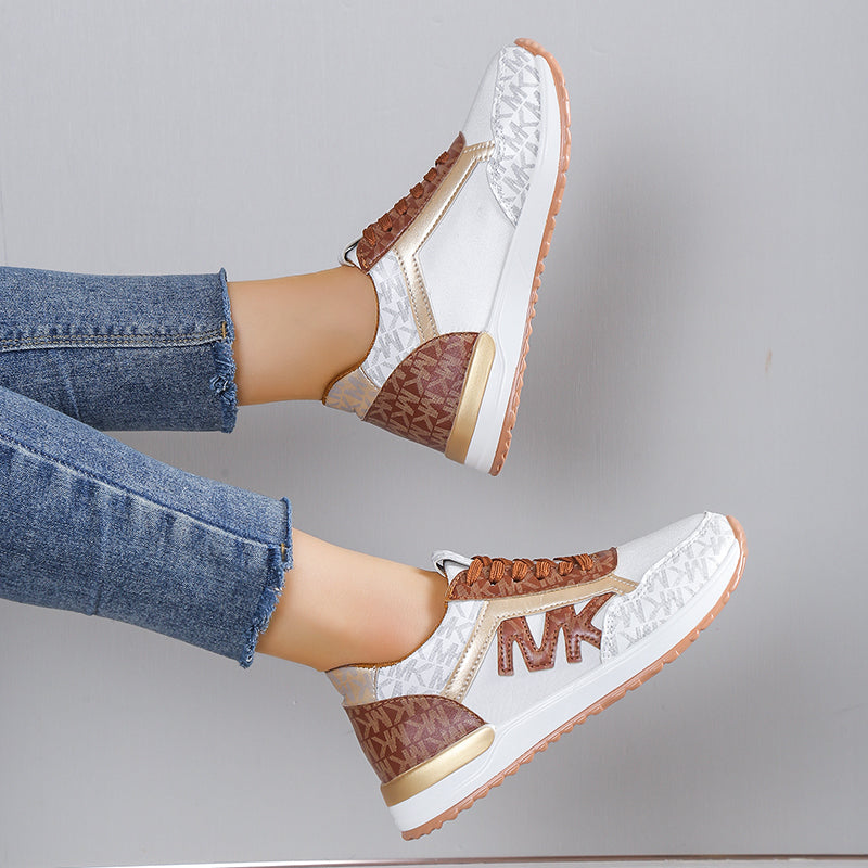 Audrey Luce - Bróga Sneakers na mBan Galánta agus Chompord don Lá Laethúil
