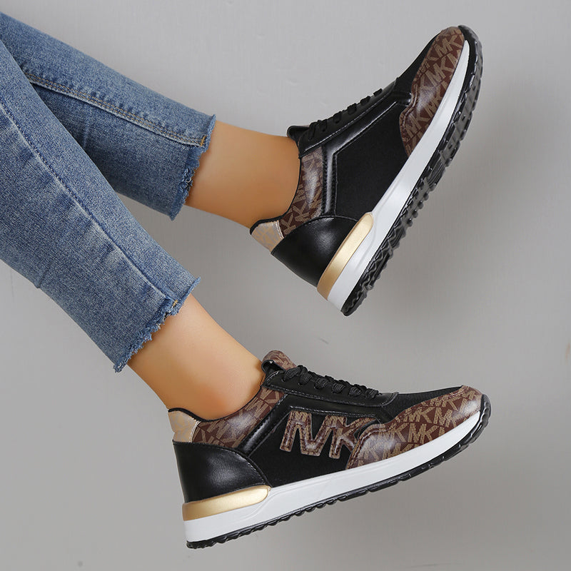 Audrey Luce - Bróga Sneakers na mBan Galánta agus Chompord don Lá Laethúil
