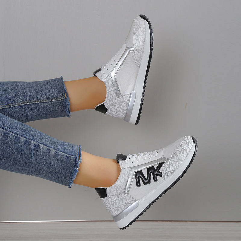 Audrey Luce - Bróga Sneakers na mBan Galánta agus Chompord don Lá Laethúil