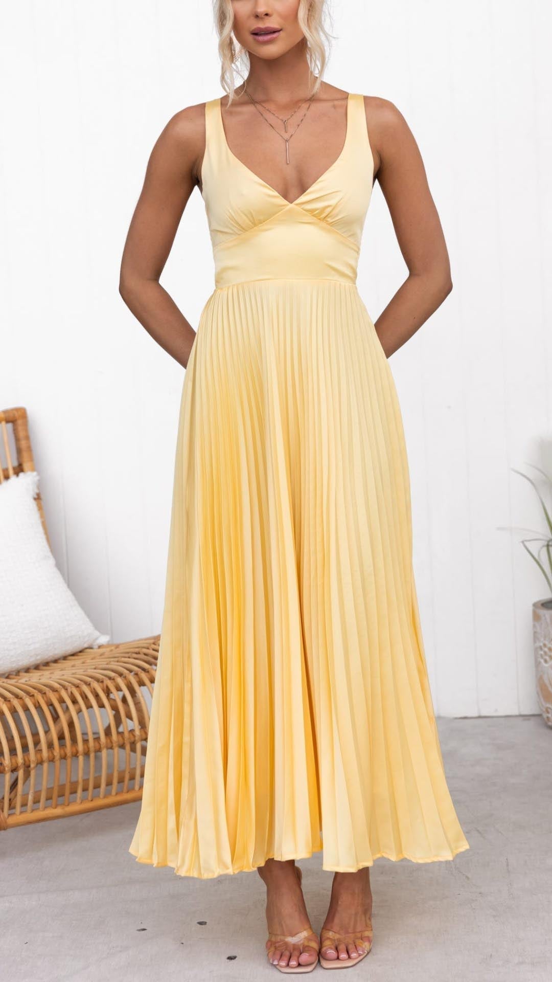 Darya - Yellow pleated maxi dress with V-neckline