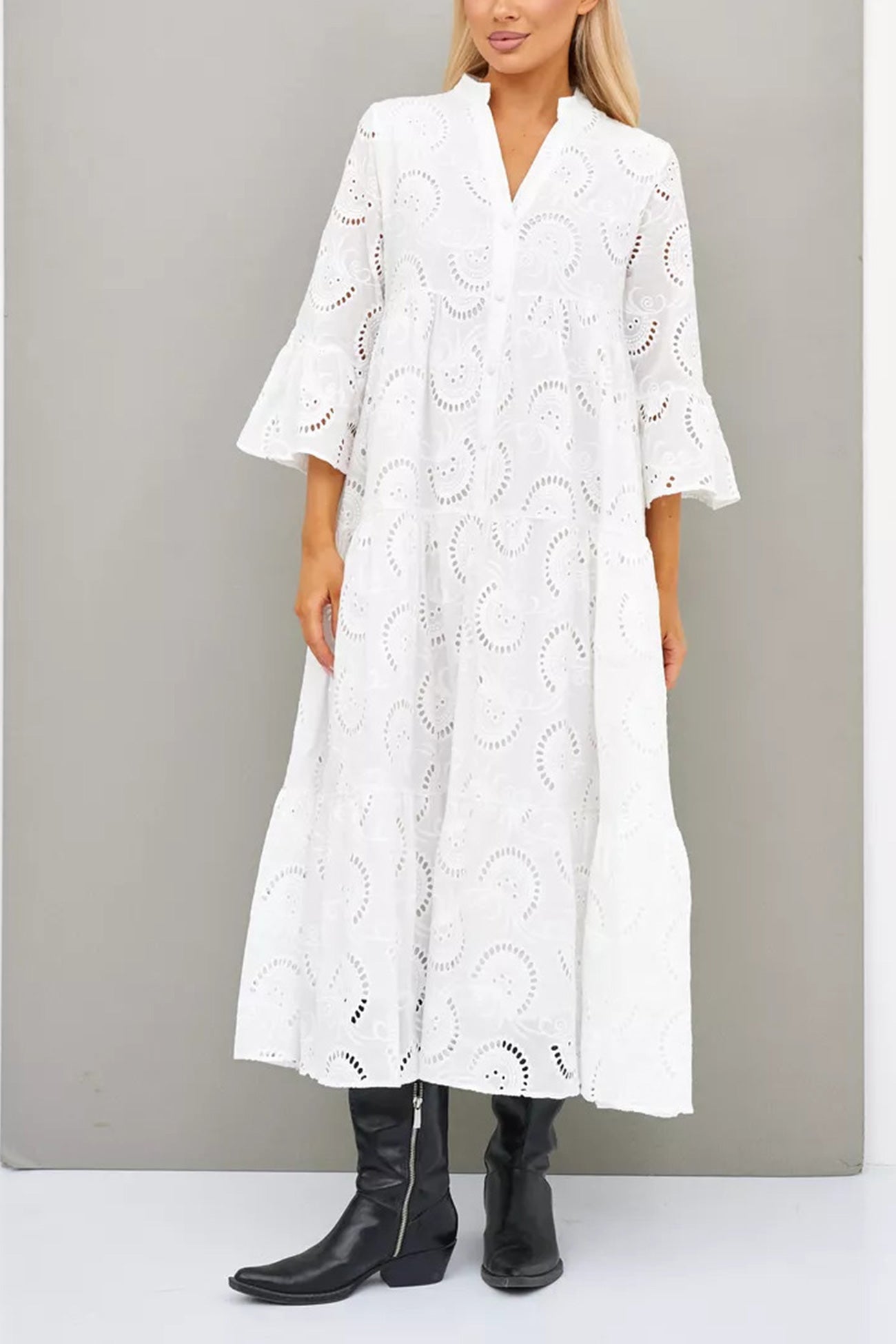 Noa - Cotton Dress with Embroidered Sleeves and V-Neckline