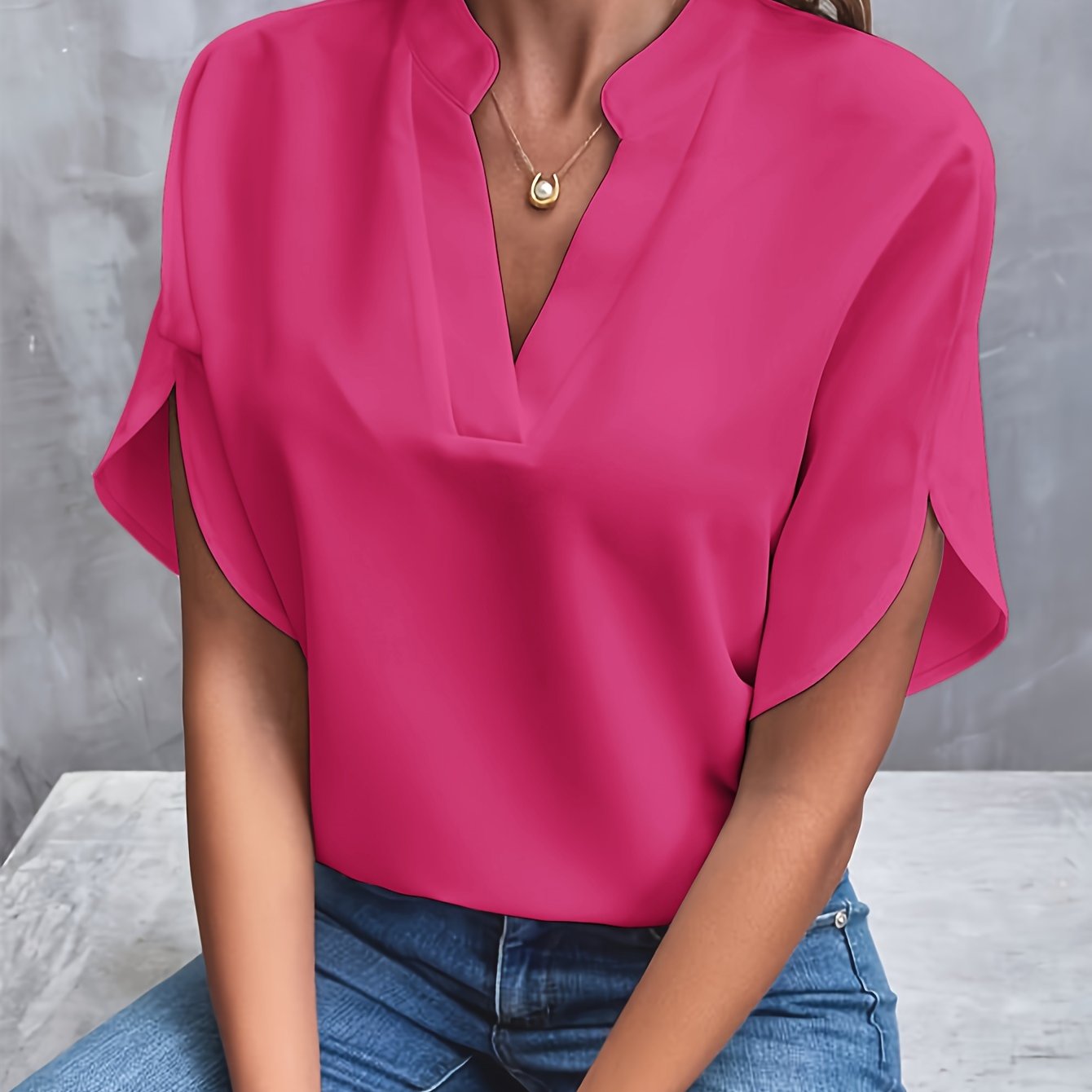 Kiana™ - Unicolor Blouse with V-Neck