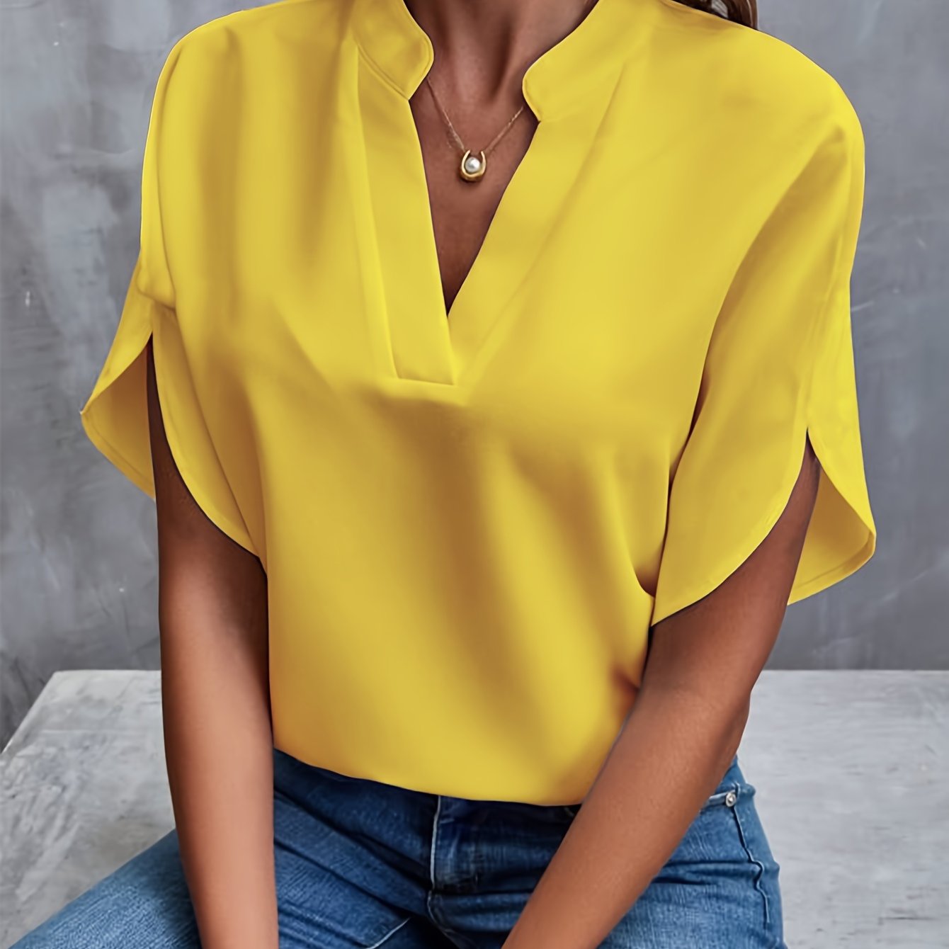 Kiana™ - Unicolor Blouse with V-Neck