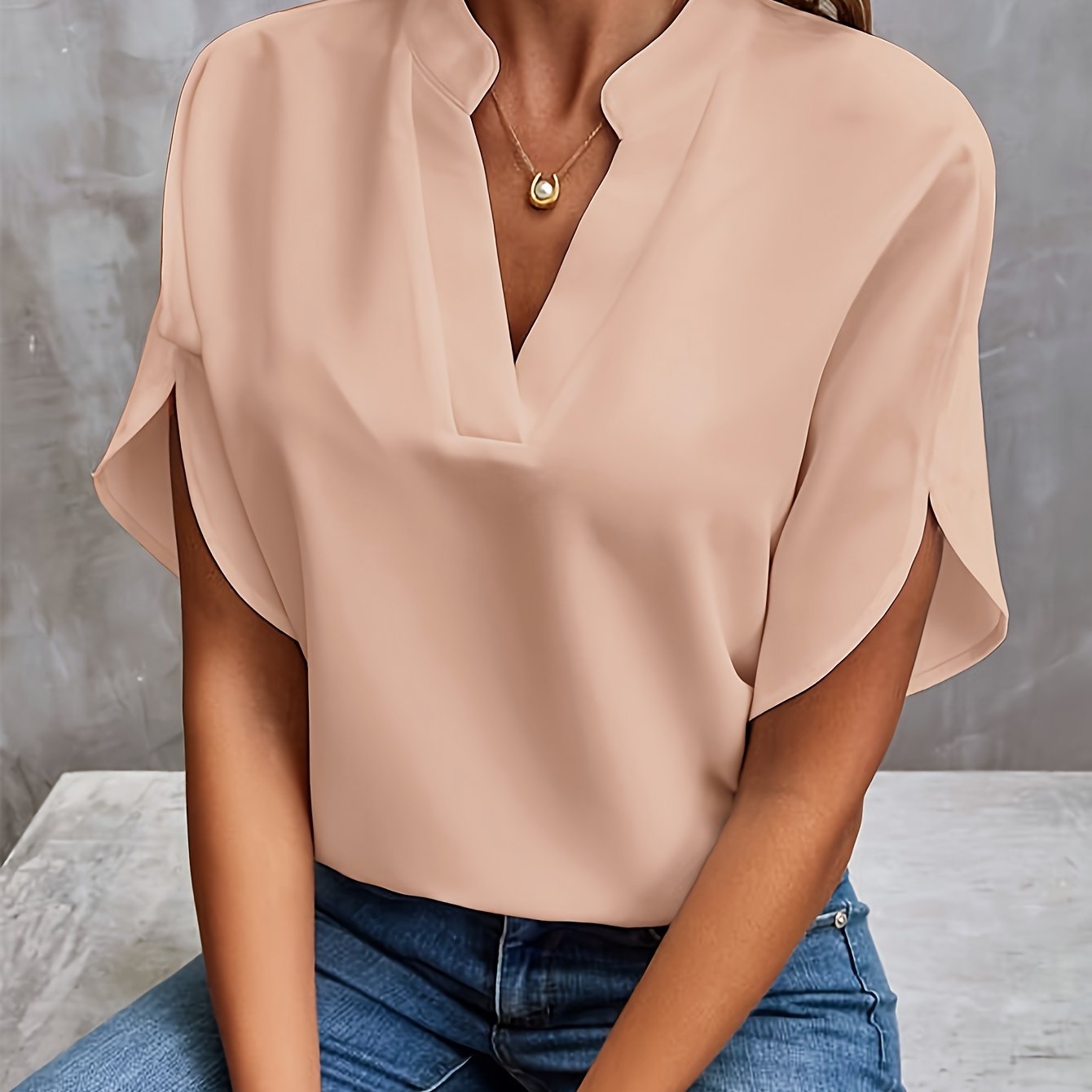 Kiana™ - Unicolor Blouse with V-Neck