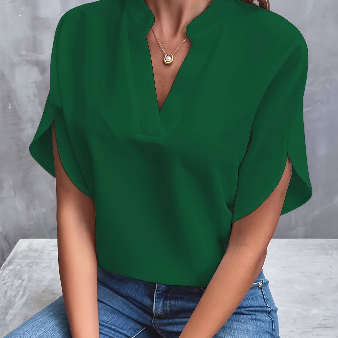 Kiana™ - Unicolor Blouse with V-Neck