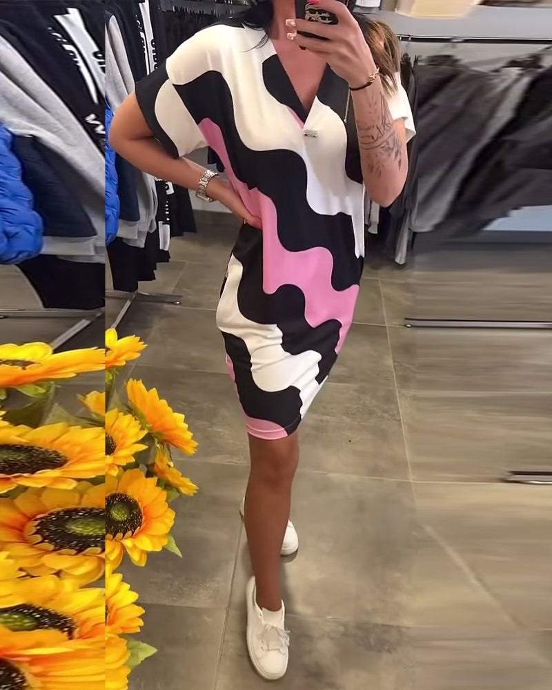 Quelindra™ - Wave Print Dress with Elegant Neckline