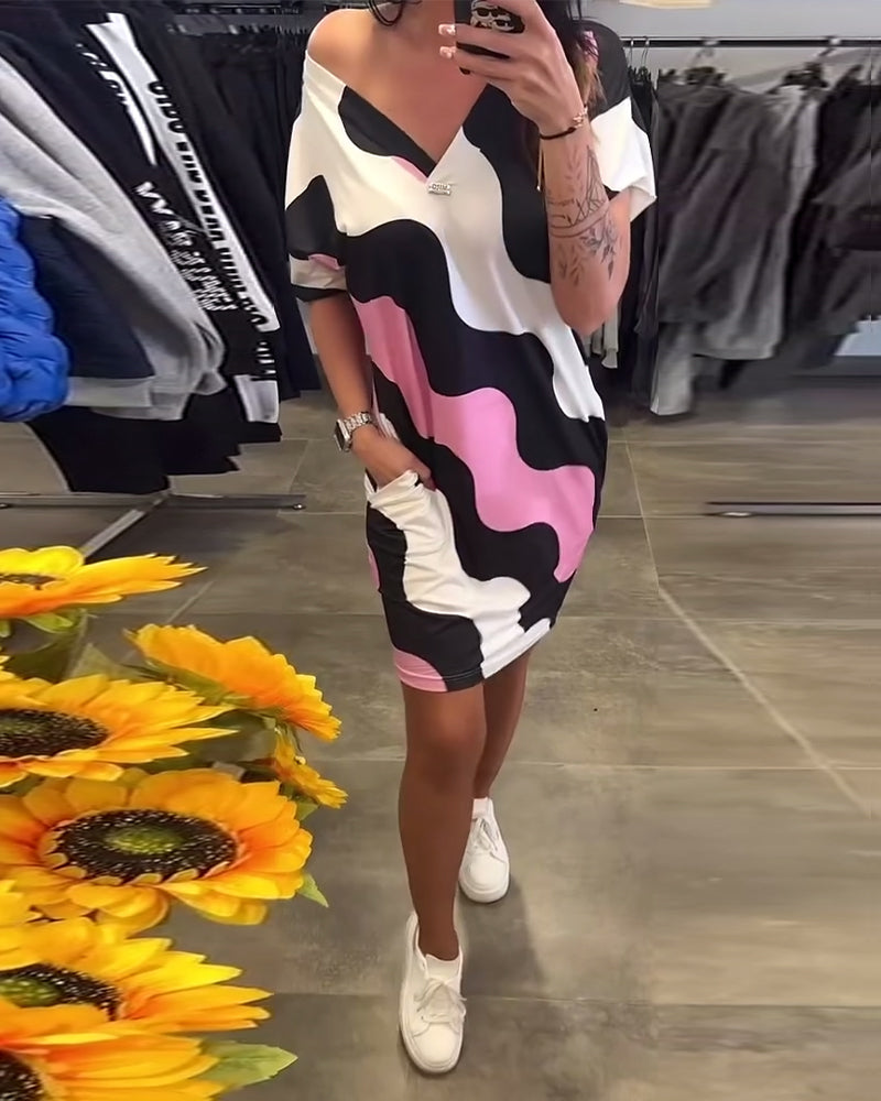 Quelindra™ - Wave Print Dress with Elegant Neckline