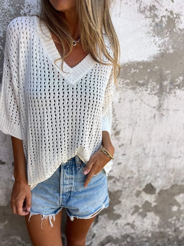Delia - V-neck knitted top with hollow pattern