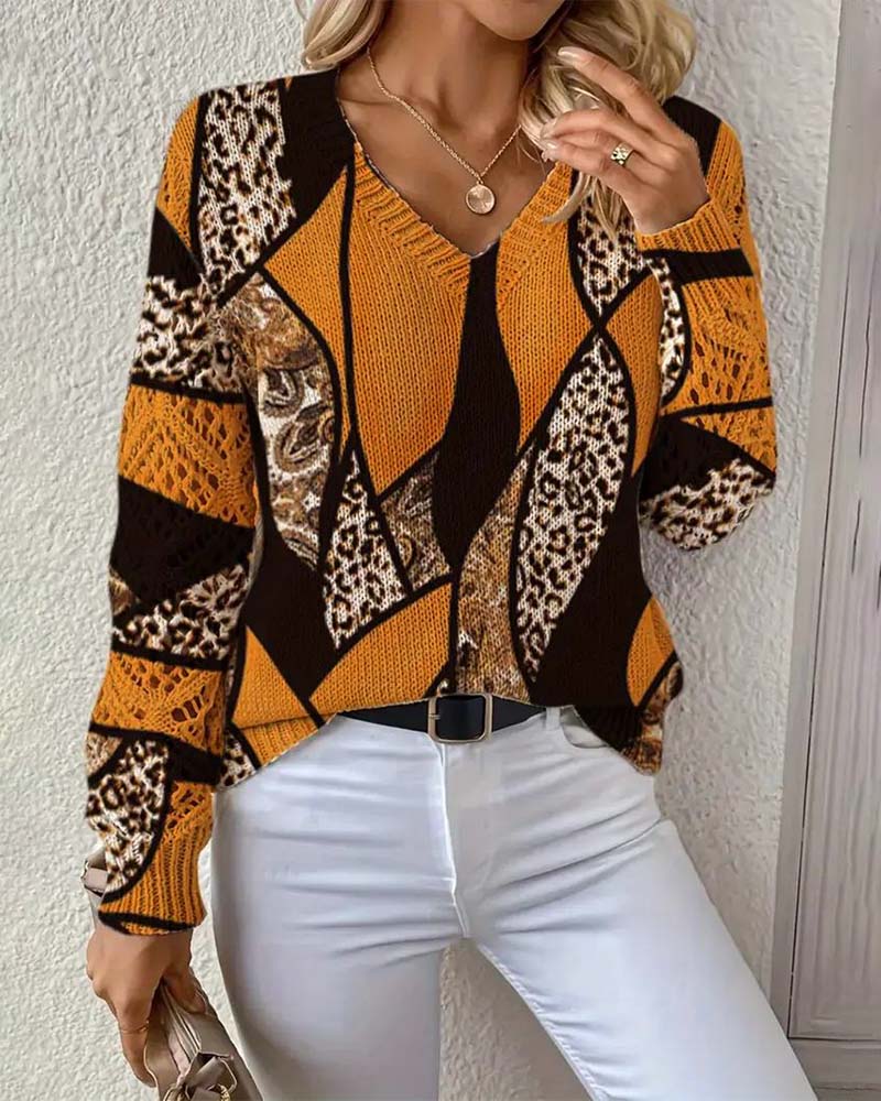Gwenavine - Leopard Print V-Neck Sweater with Cutouts