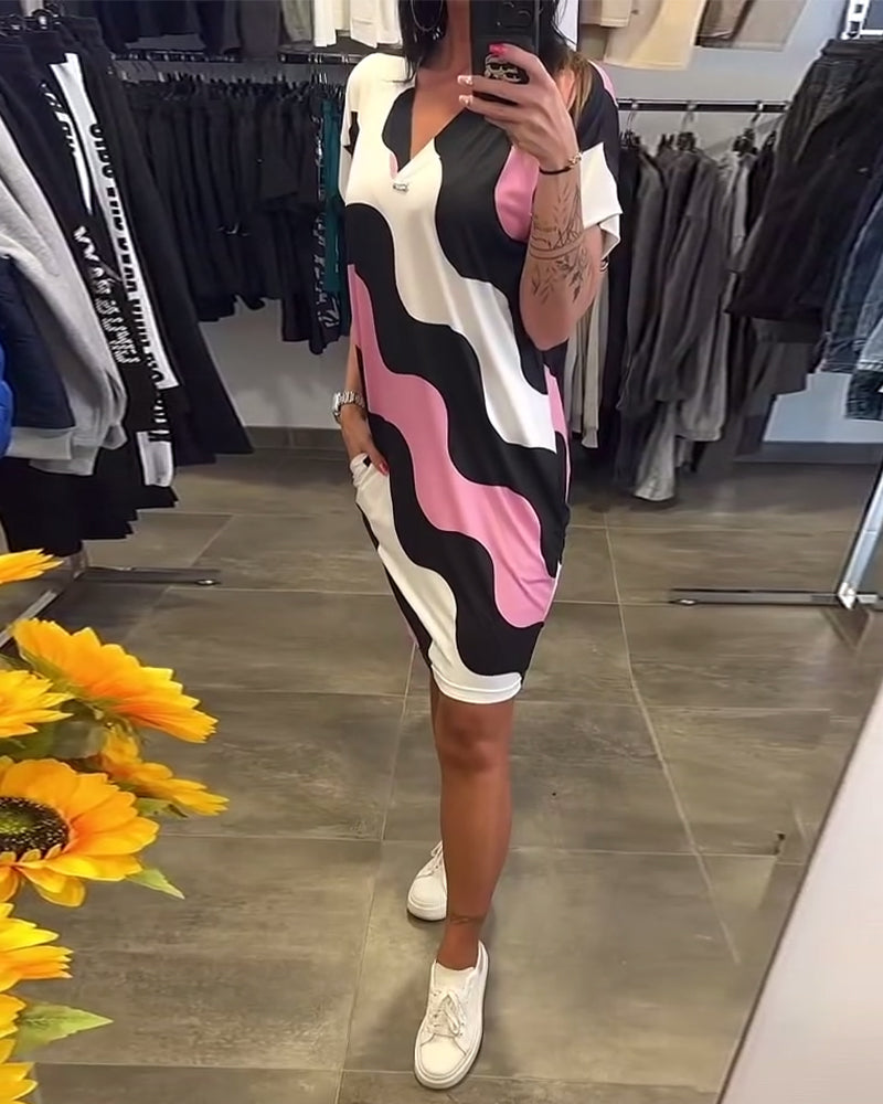 Quelindra™ - Wave Print Dress with Elegant Neckline