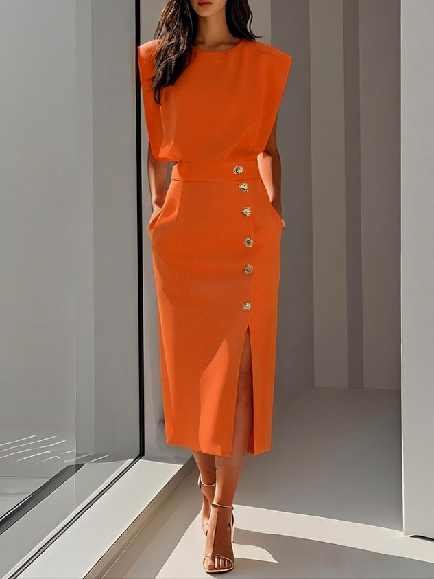 Floralia™ - Plain midi dress with button slit and round neckline