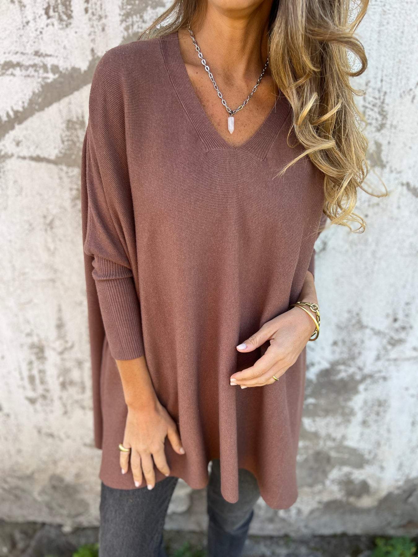 Taliah™ – Elegant cashmere V-neck sweater