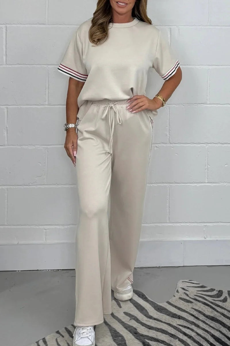 Milla - Short-sleeved T-shirt with side stripes and jogging pants