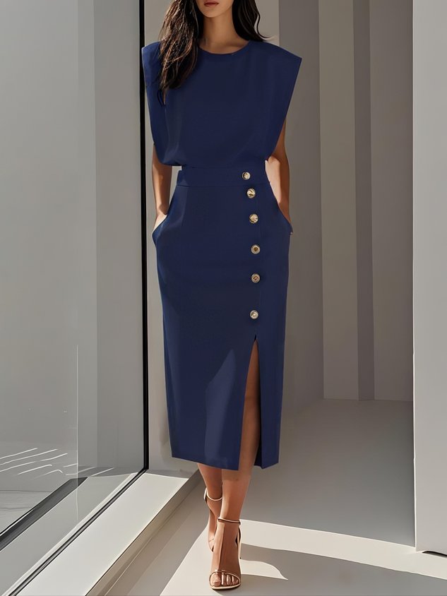 Floralia™ - Plain midi dress with button slit and round neckline