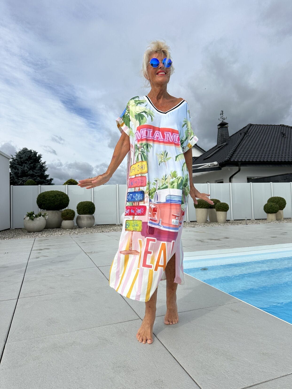 Cerelina - Women's short-sleeved V-neck summer dress with print
