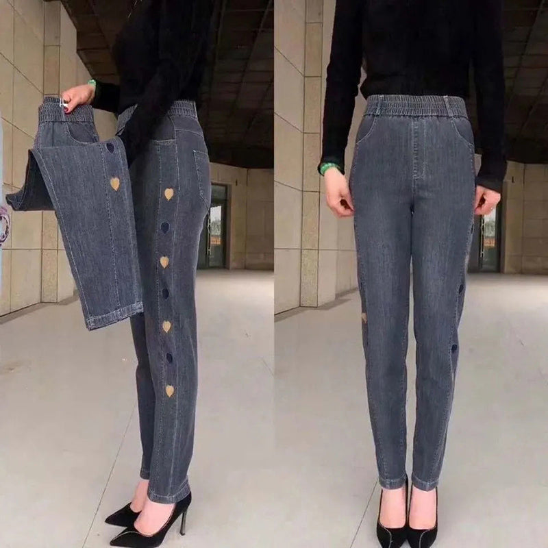 Soraya - Highly elastic women's jeans with heart motif embroidery