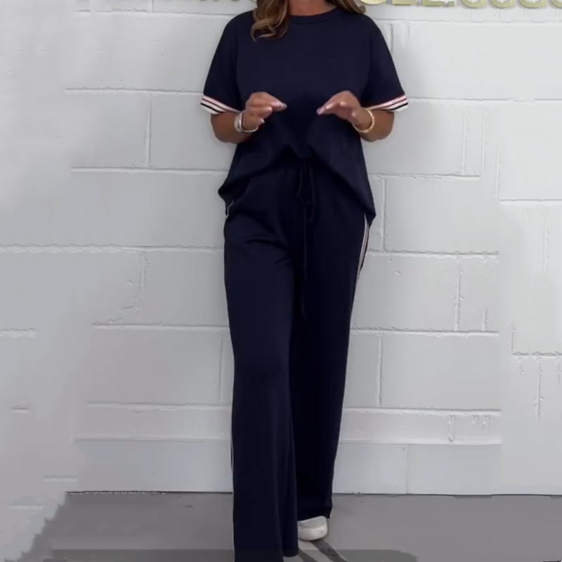 Milla - Short-sleeved T-shirt with side stripes and jogging pants
