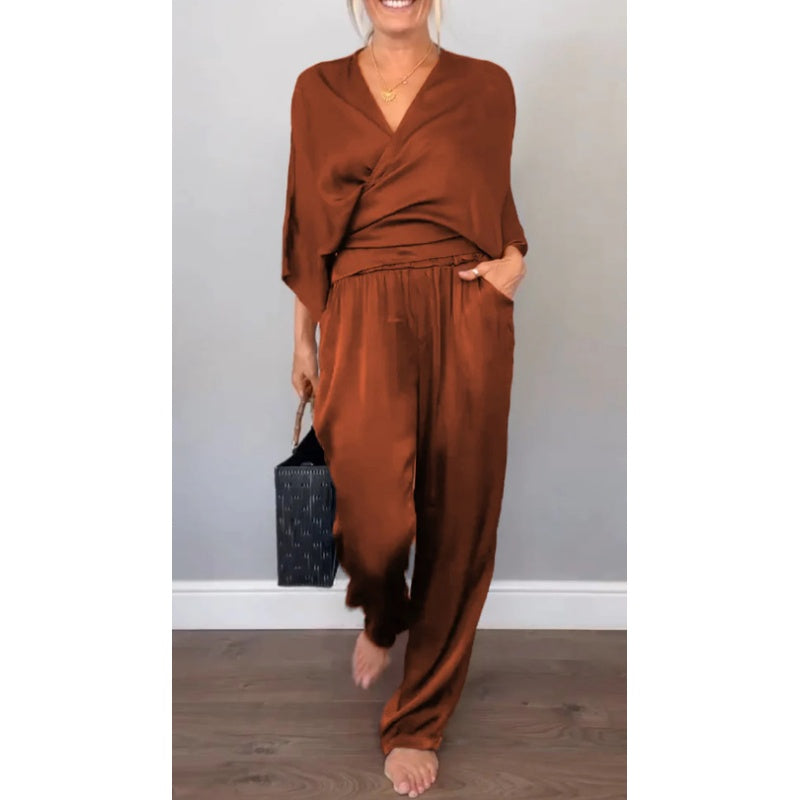 Aurea - Elegant women's 2-piece set, V-neck top and mercerized cotton pants.