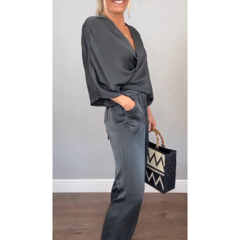 Aurea - Elegant women's 2-piece set, V-neck top and mercerized cotton pants.