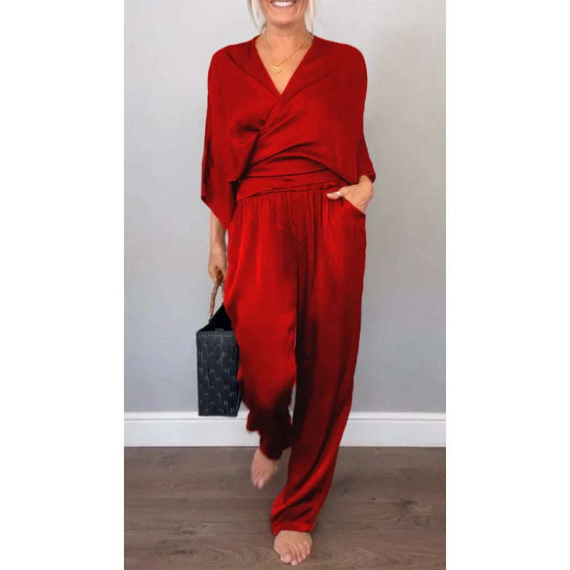 Aurea - Elegant women's 2-piece set, V-neck top and mercerized cotton pants.