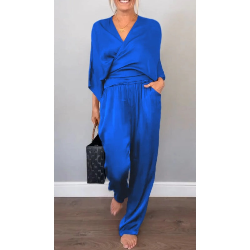 Aurea - Elegant women's 2-piece set, V-neck top and mercerized cotton pants.