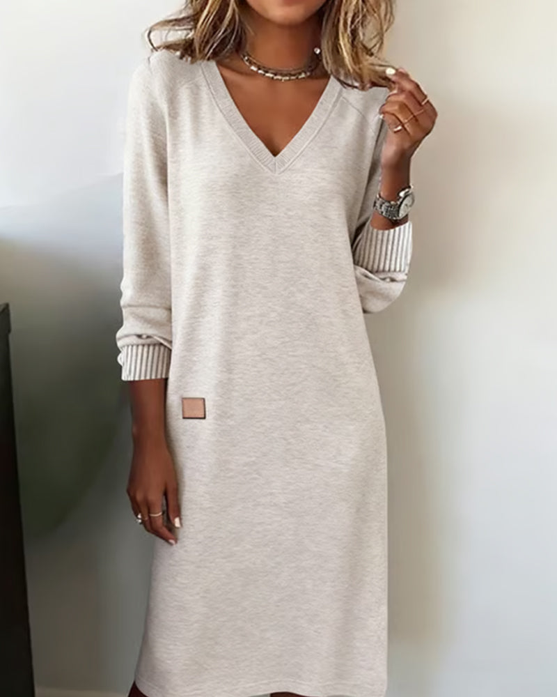 Evelisse - Elegant V-Neck Midi Knitted Dress