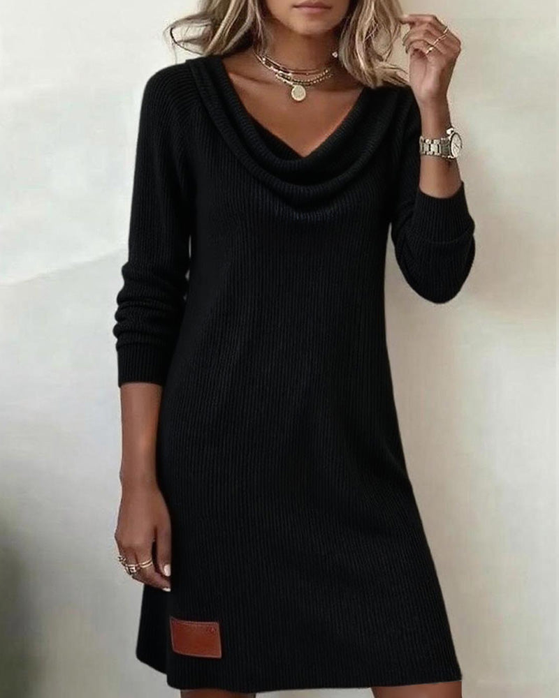 Helisora - Straight Dress with Long Sleeves and High Collar