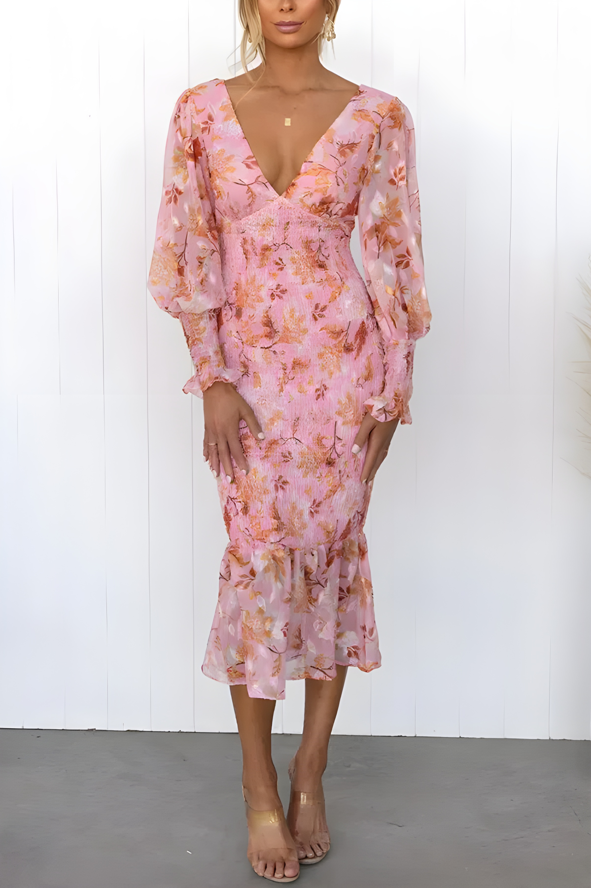 Sunniva - Elegant Dress - Timeless Design - Perfect for Events