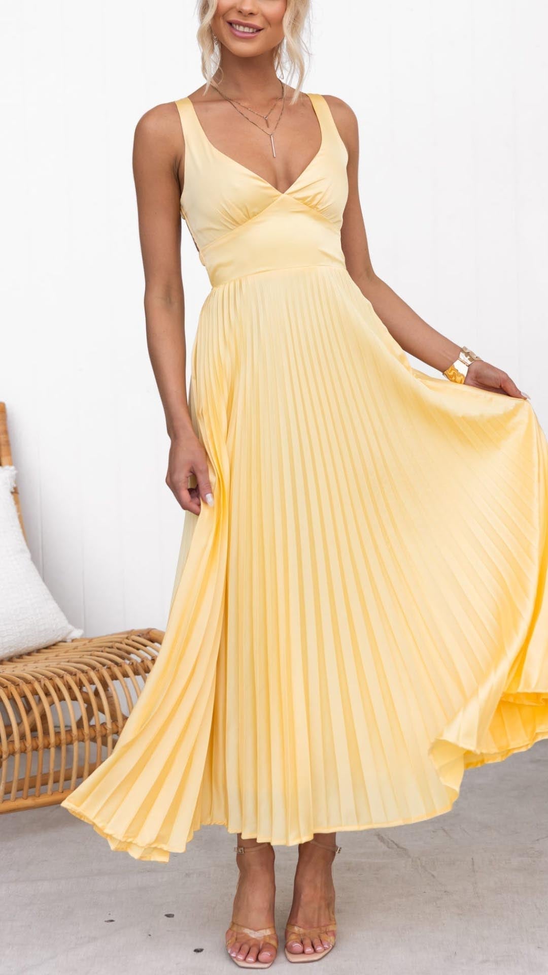 Darya - Yellow pleated maxi dress with V-neckline
