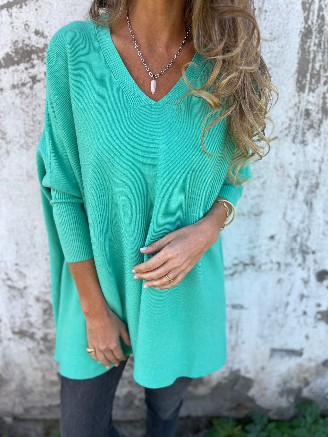 Taliah™ – Elegant cashmere V-neck sweater