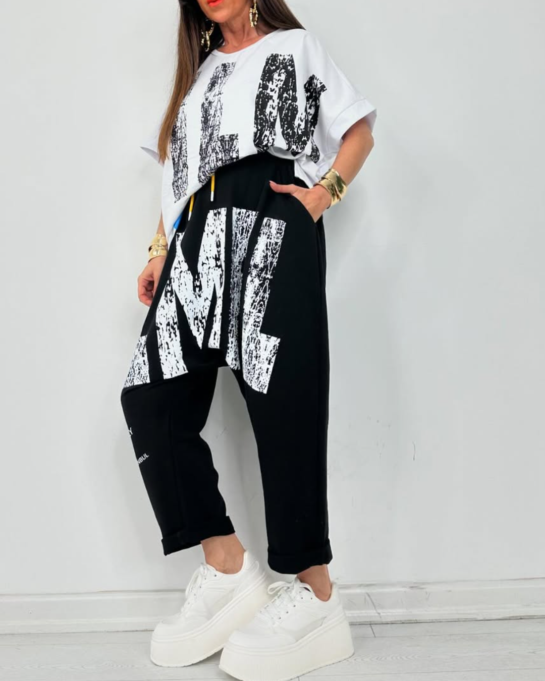 Kirelle - Women's casual outfit with printed round-neck top and trousers