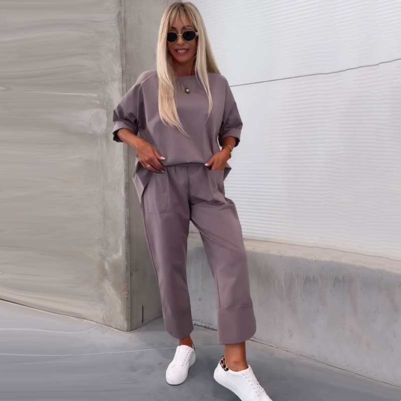 Ilina - Two Piece Short Sleeve Top and Pants Set